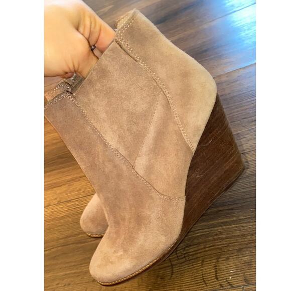 EUC Jessica Simpson Ciandra Wedge Ankle Booties Size 8 Taupe Suede Leather - Picture 5 of 13